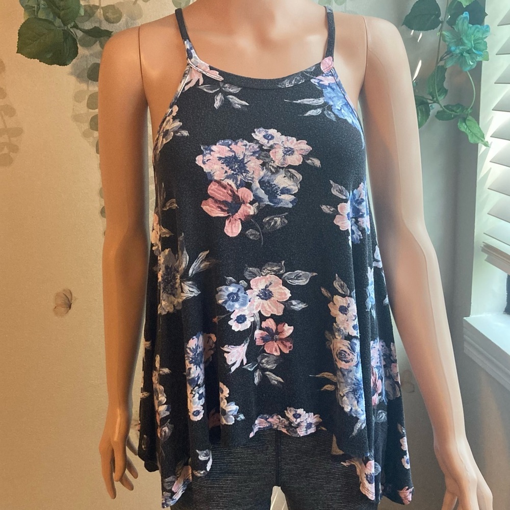 ❤️ (3/$15) Sz L Million Bullpup Black Floral Tank Top